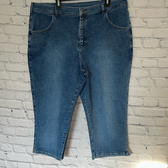 Lee Rider Capri Jeans Women’s Straight Leg Size 22W with Stretchable Waist - Picture 1 of 14